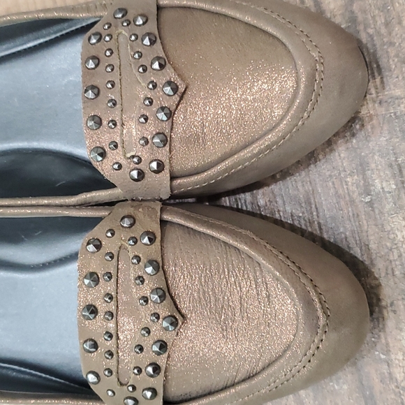 TAHARI Women's Harley Loafer - Picture 2 of 9